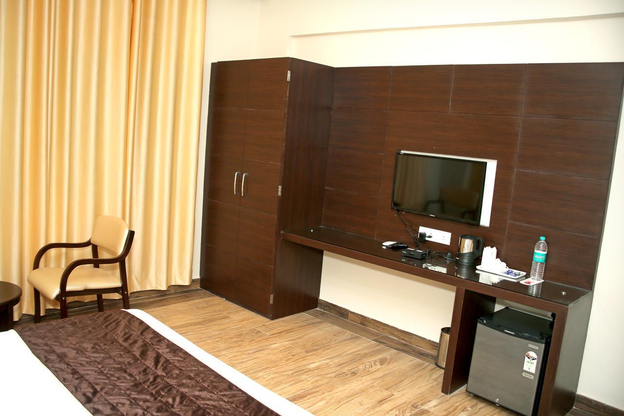 Hotel Lavanya Palace Ratlām Buitenkant foto