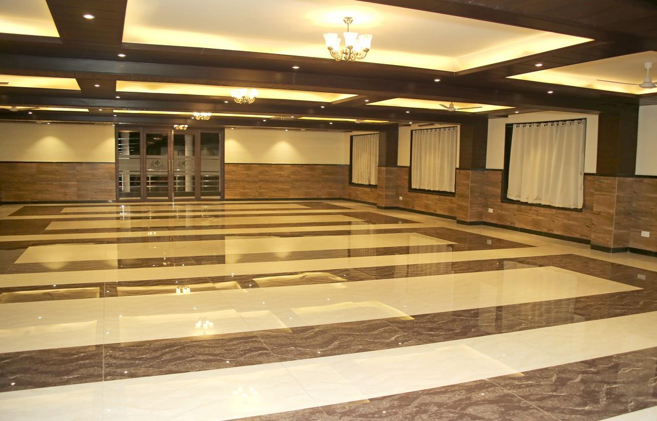 Hotel Lavanya Palace Ratlām Buitenkant foto