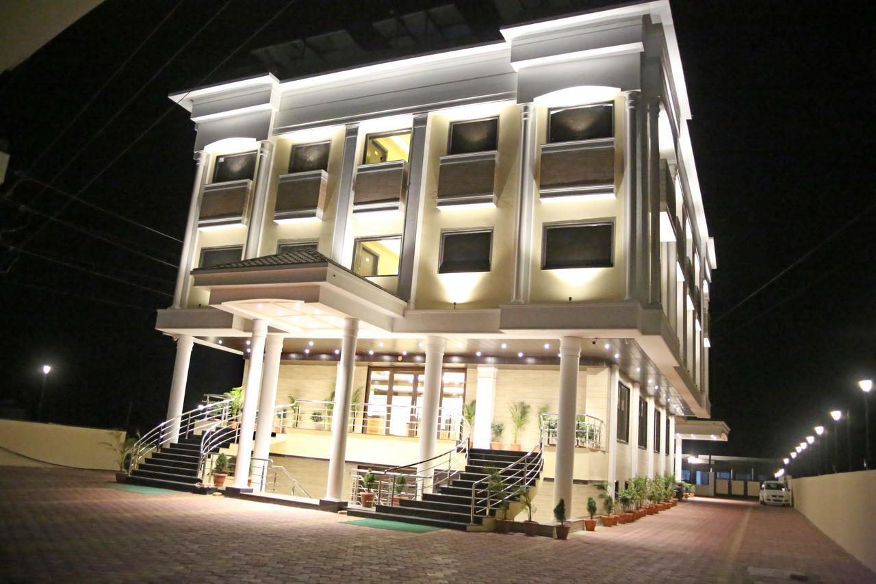 Hotel Lavanya Palace Ratlām Buitenkant foto
