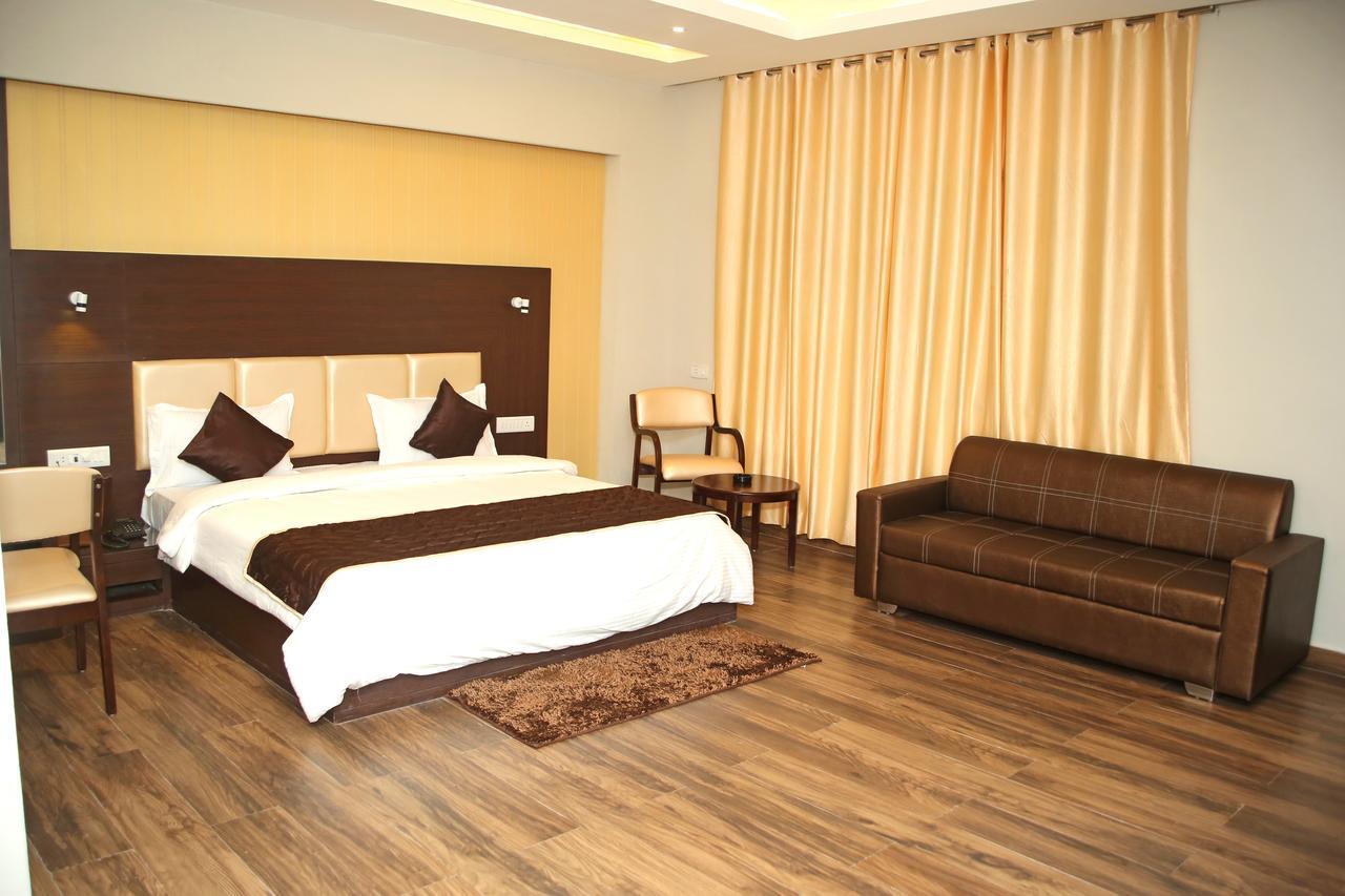 Hotel Lavanya Palace Ratlām Buitenkant foto