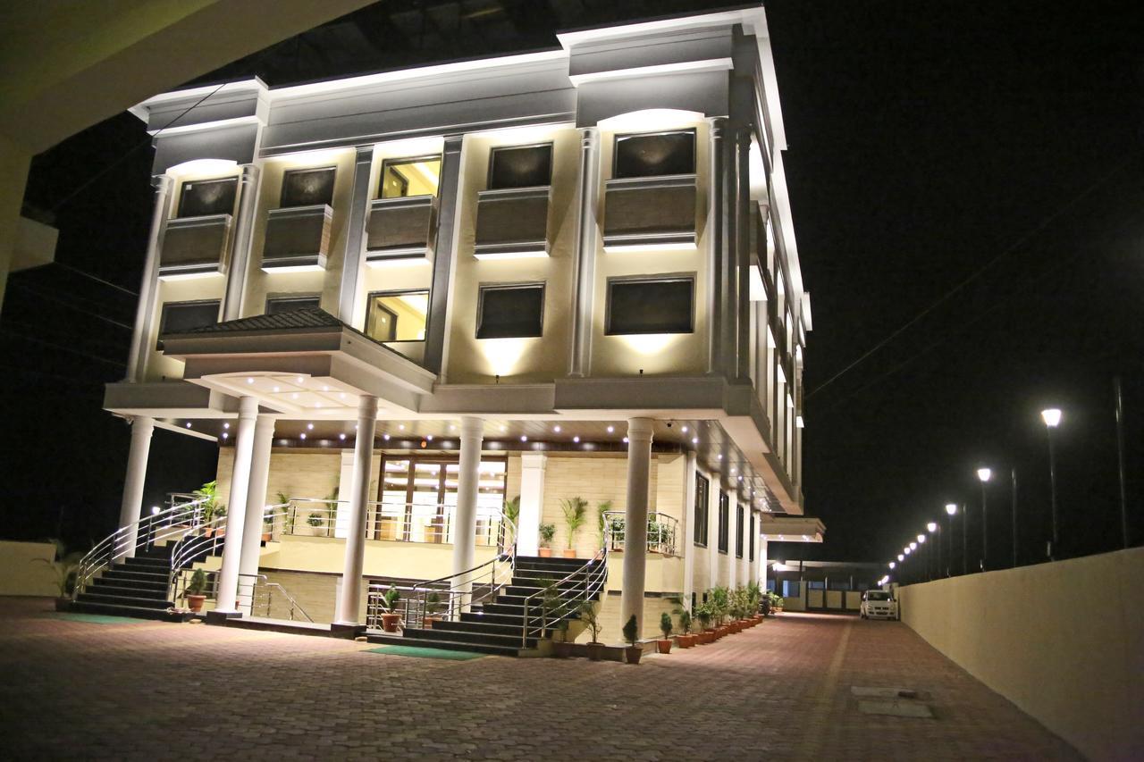 Hotel Lavanya Palace Ratlām Buitenkant foto