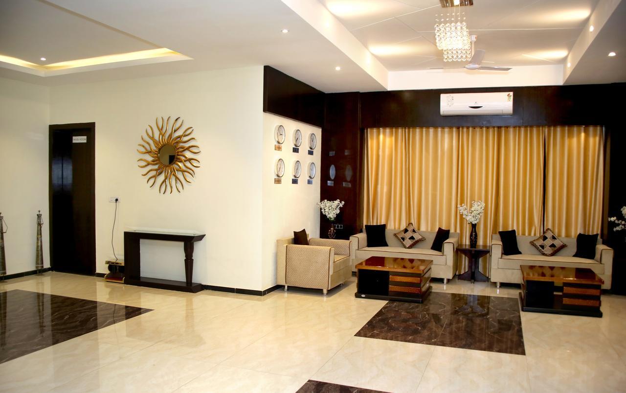 Hotel Lavanya Palace Ratlām Buitenkant foto