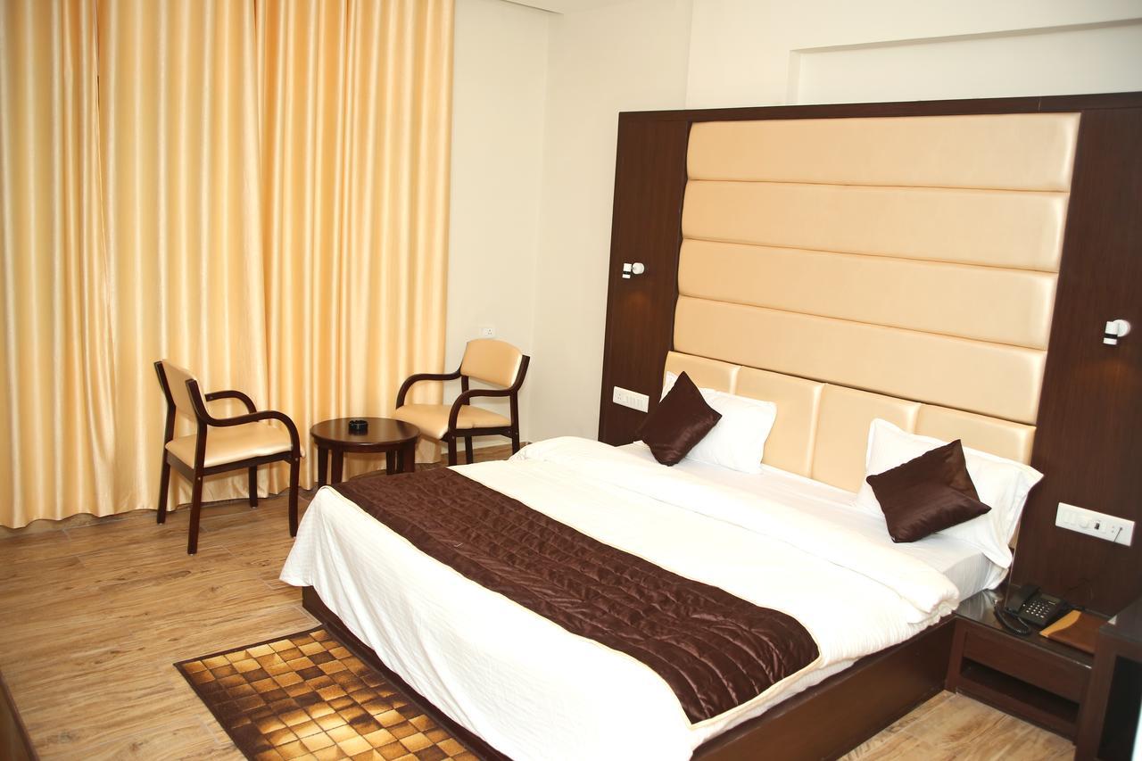 Hotel Lavanya Palace Ratlām Buitenkant foto
