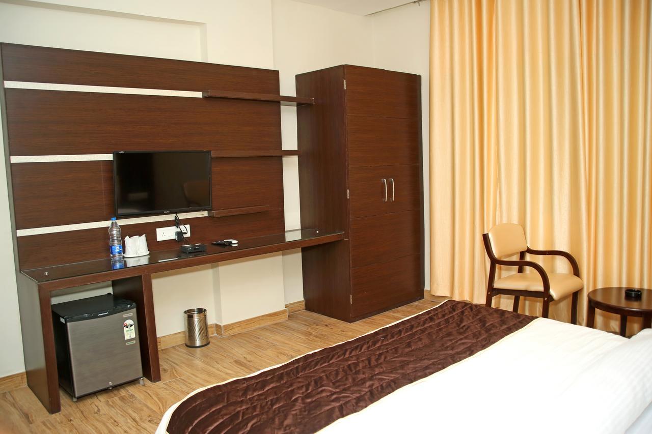 Hotel Lavanya Palace Ratlām Buitenkant foto